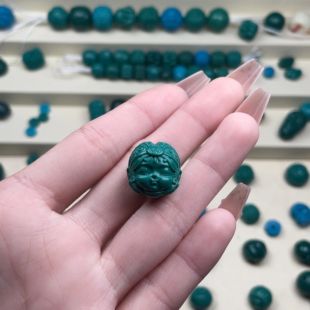 颈饰玻璃老油绿的颜色扎基拉姆16的