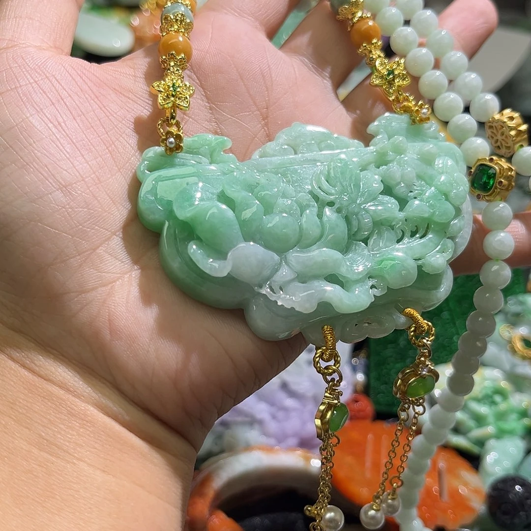 翡翠未镶嵌颈饰待编织