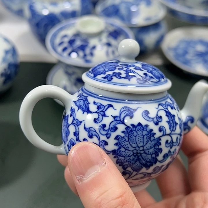 微瑕柴窑点工缠枝花卉壶小