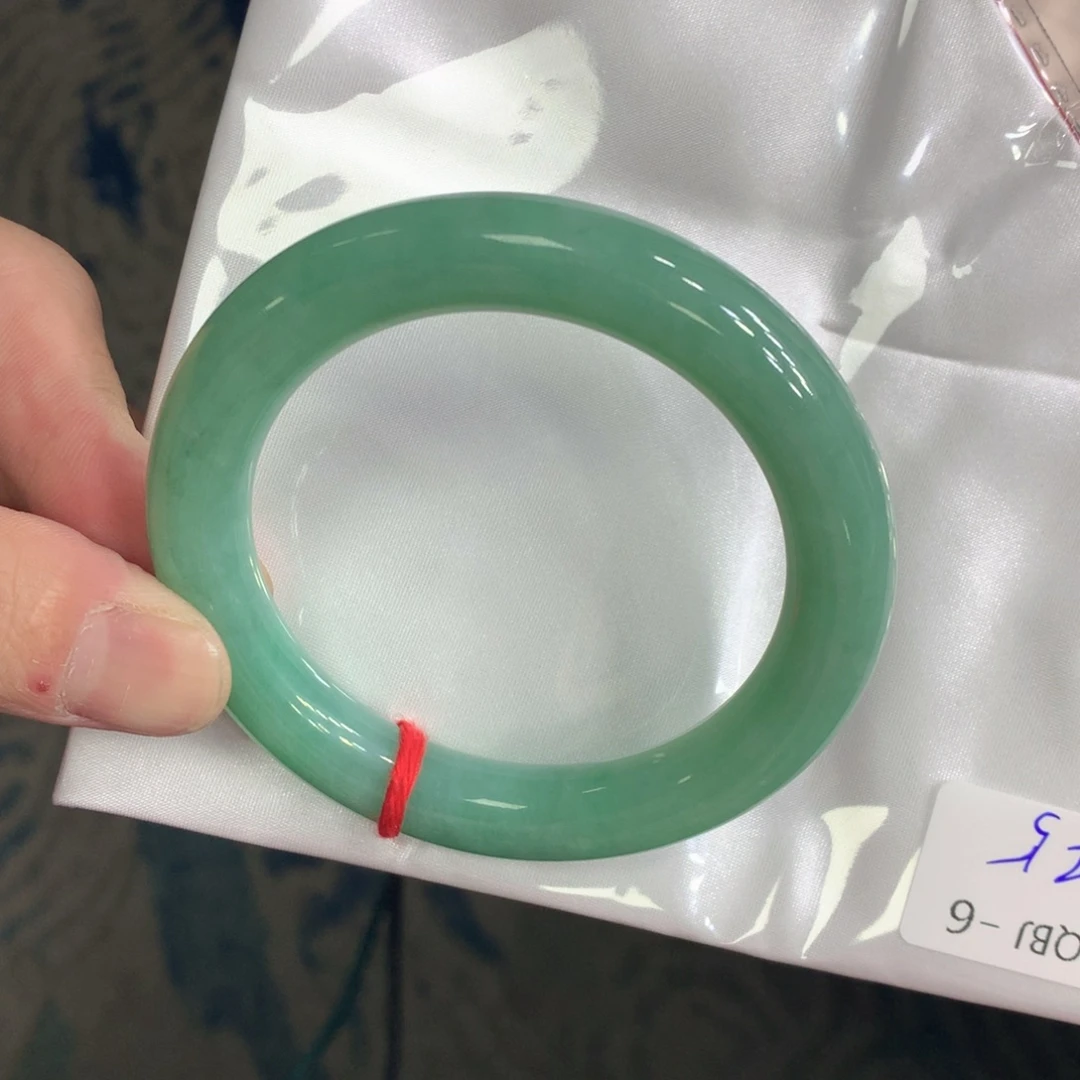 未镶嵌手镯（圆镯）翡翠翡翠