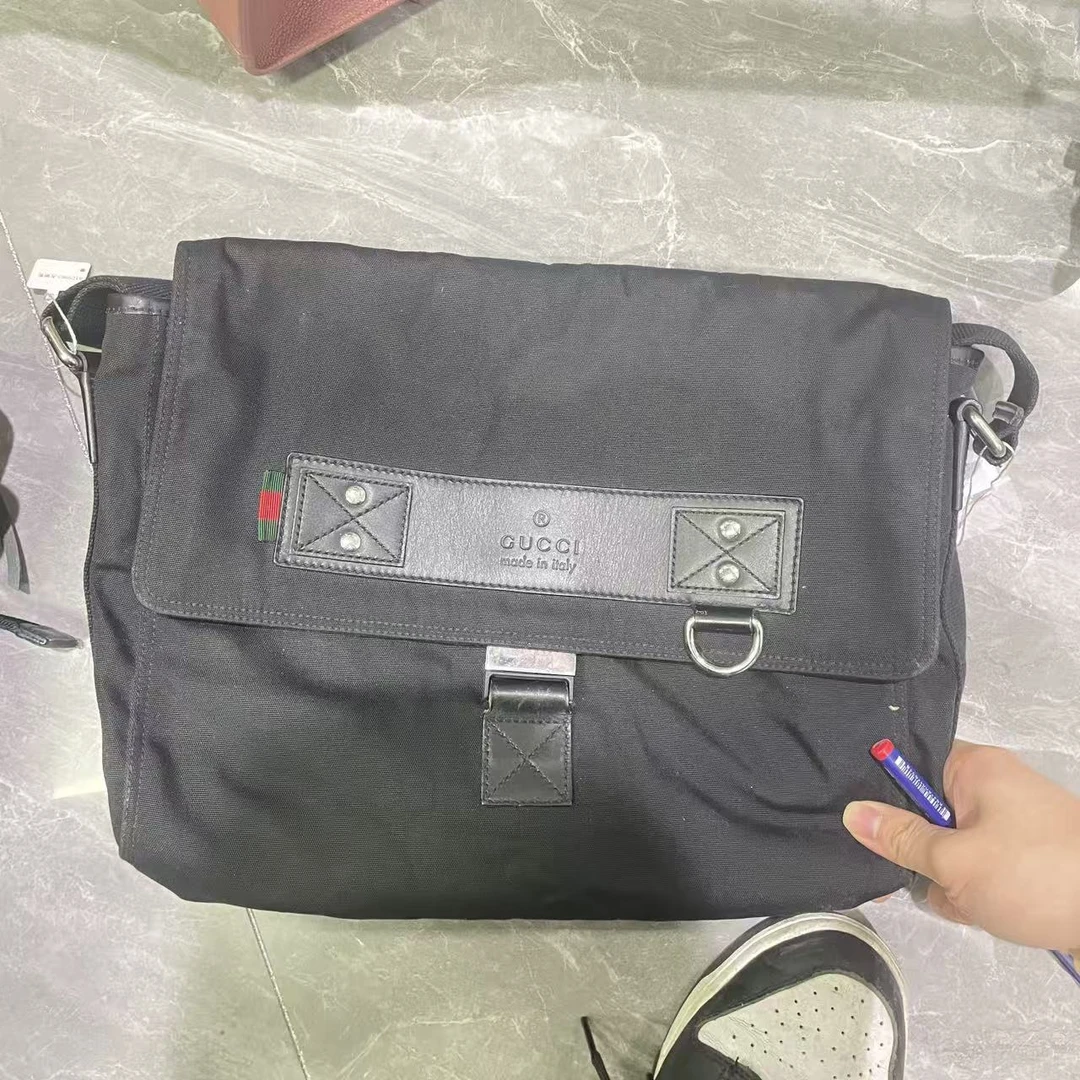 95新 GUCCI/古驰 【安则专属】黑色翻盖邮差包