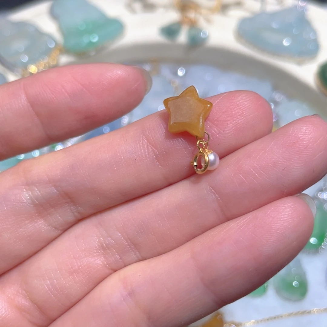 翡翠颈饰18K金镶嵌翡翠