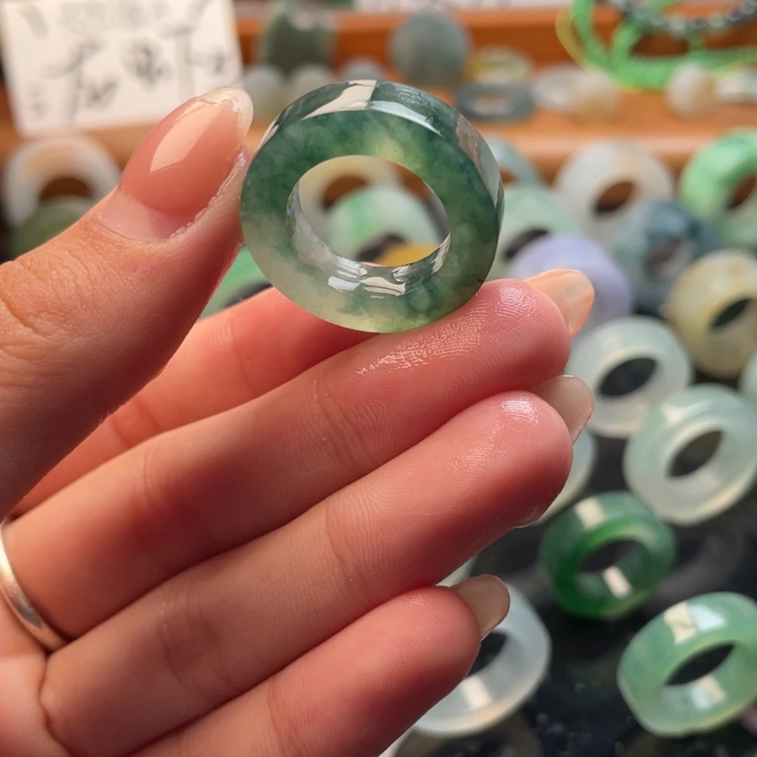 未镶嵌定制翡翠起光绿花