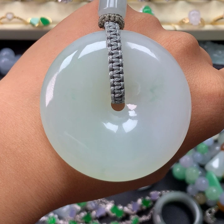 翡翠未镶嵌颈饰平安扣