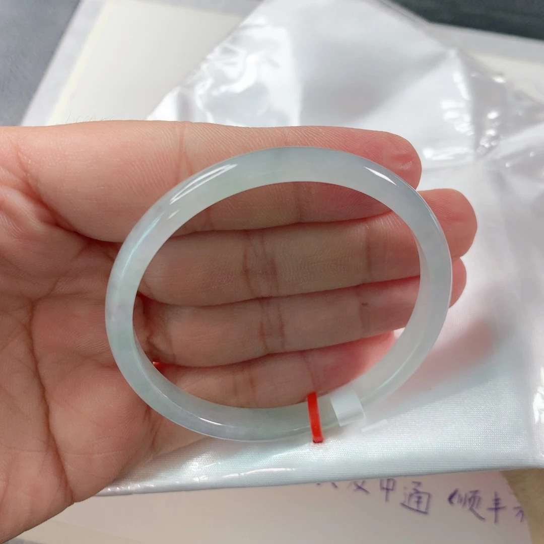 翡翠手镯未镶嵌大*