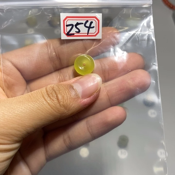 蛇纹石玉颈饰未镶嵌马**珏