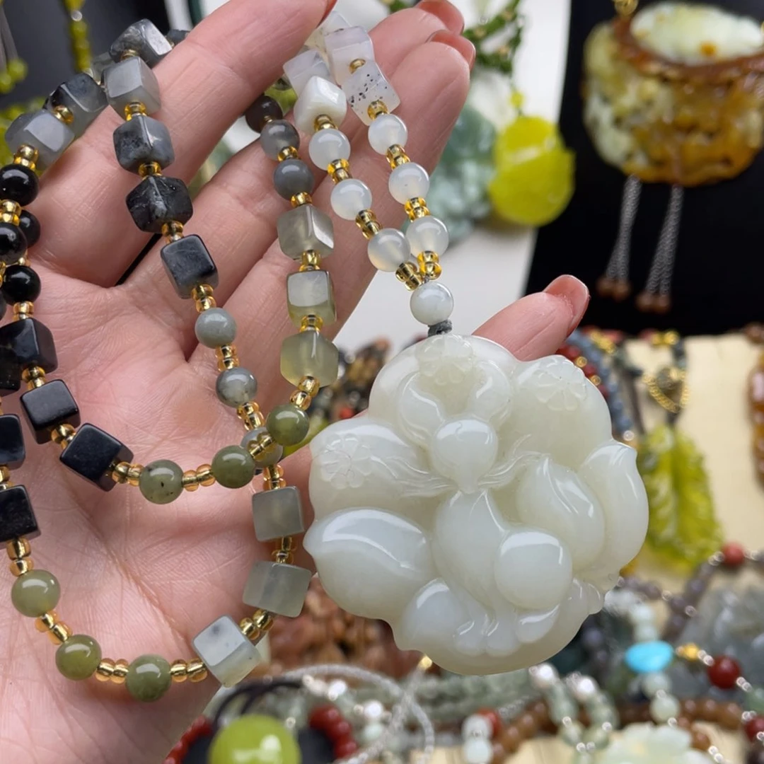 未镶嵌蛇纹石玉颈饰