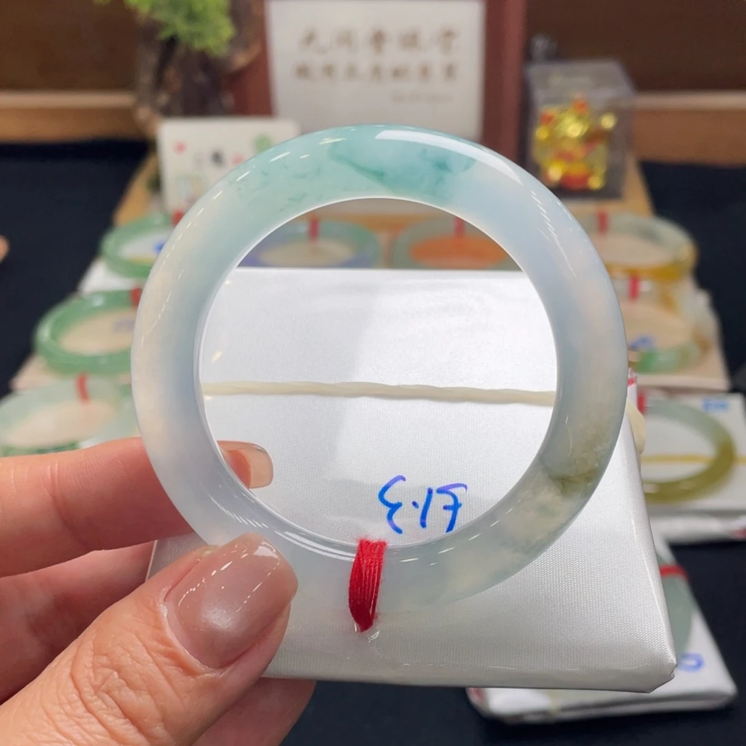 翡翠手镯未镶嵌翡翠51
