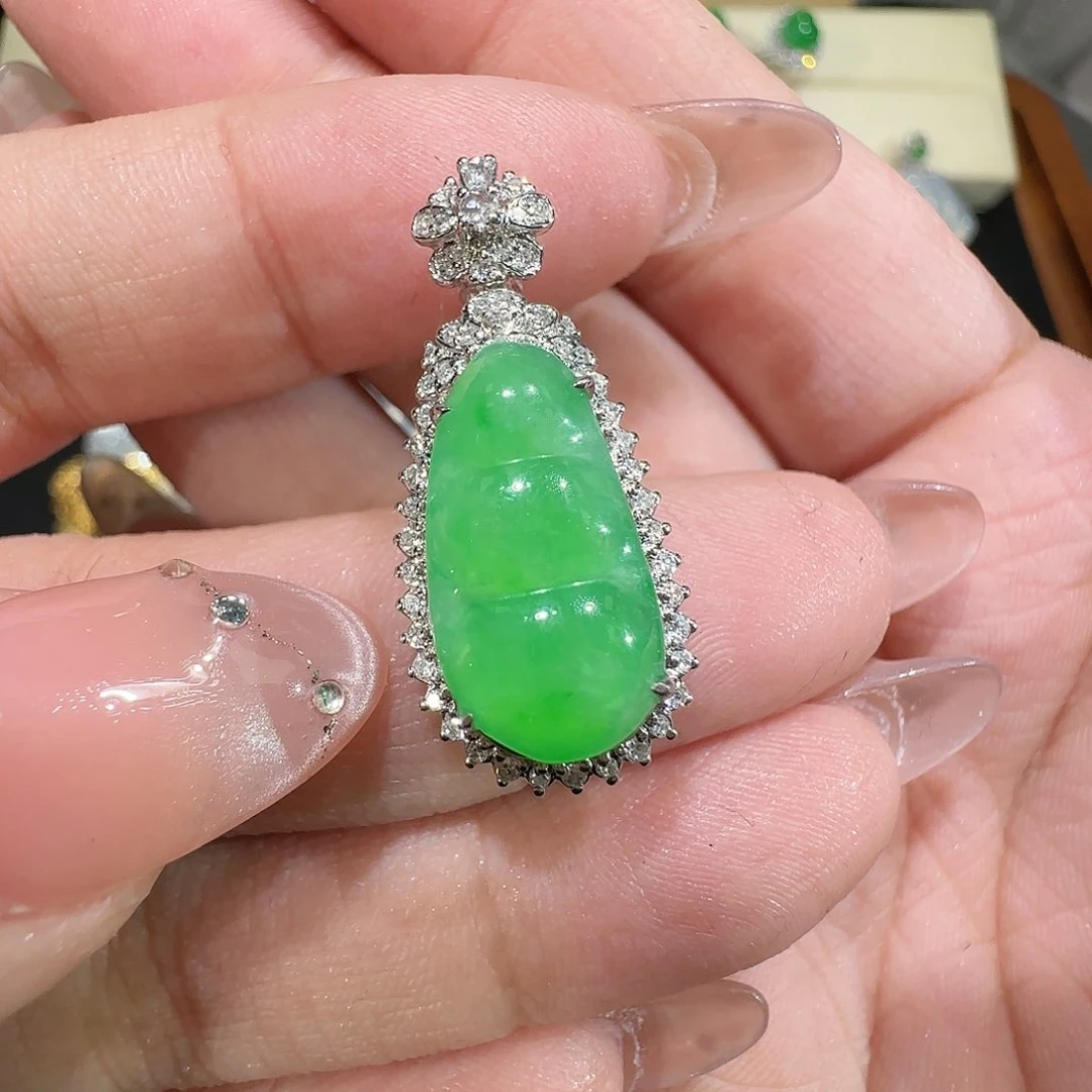 【闪购商品】颈饰18K金镶嵌翡翠