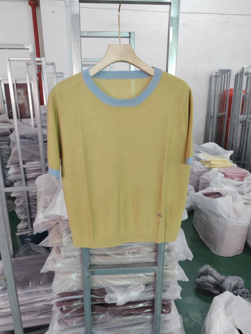 253064圆领拼色短袖上衣针织衫