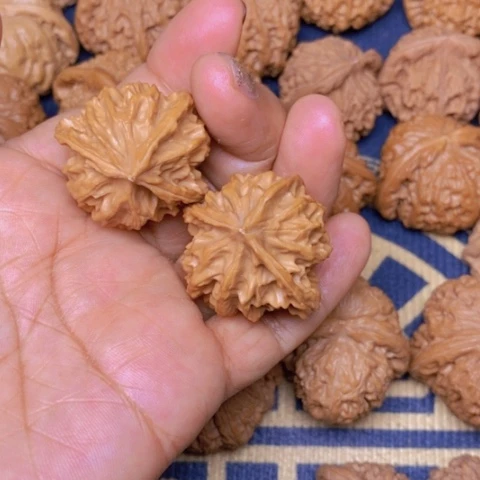 【闪购商品】文玩核桃吊坠用****0三棱36