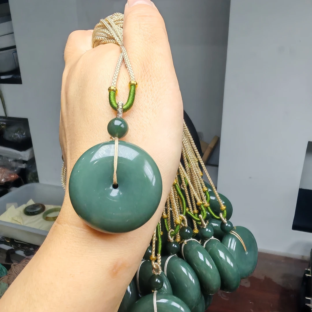 和田玉祥沙枣青精美平安扣挂件