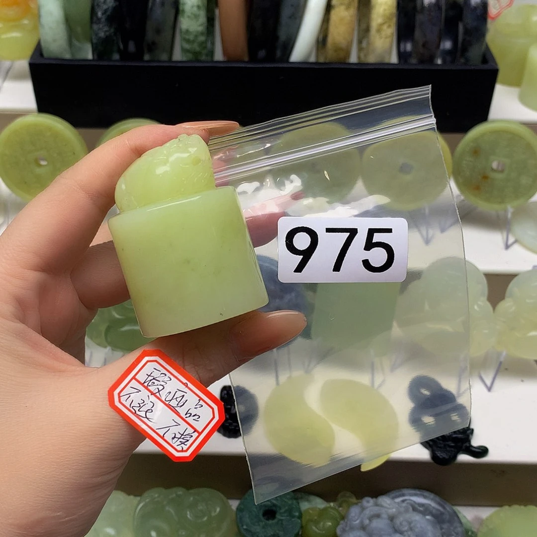 蛇纹石玉颈饰未镶嵌冬*祭