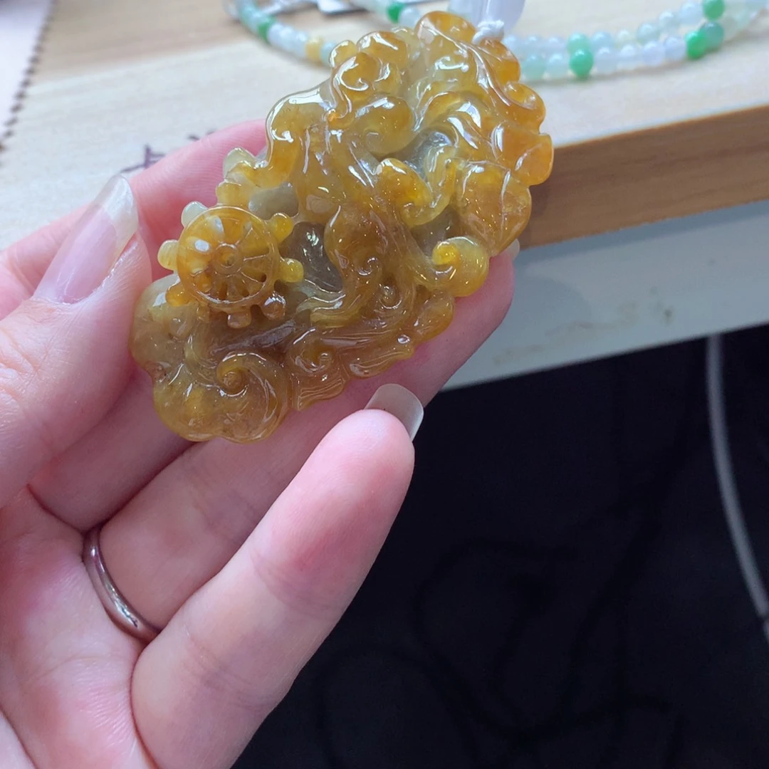 翡翠颈饰未镶嵌吊坠