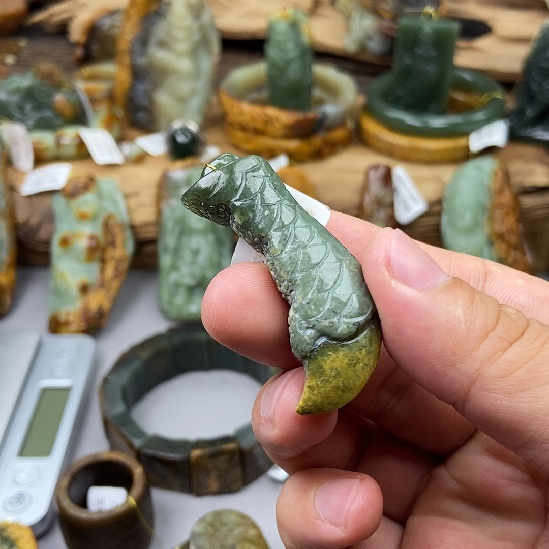 液***洞岫岩河磨玉（透闪石质玉）未镶嵌珠宝奇石