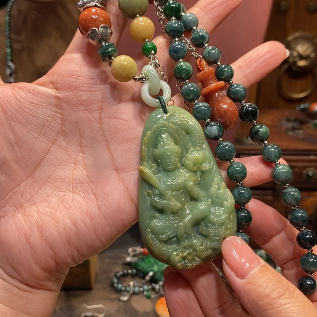 翡翠吊坠(赠链)未镶嵌