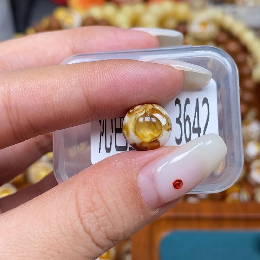 蜜蜡未镶嵌珠宝奇石3642