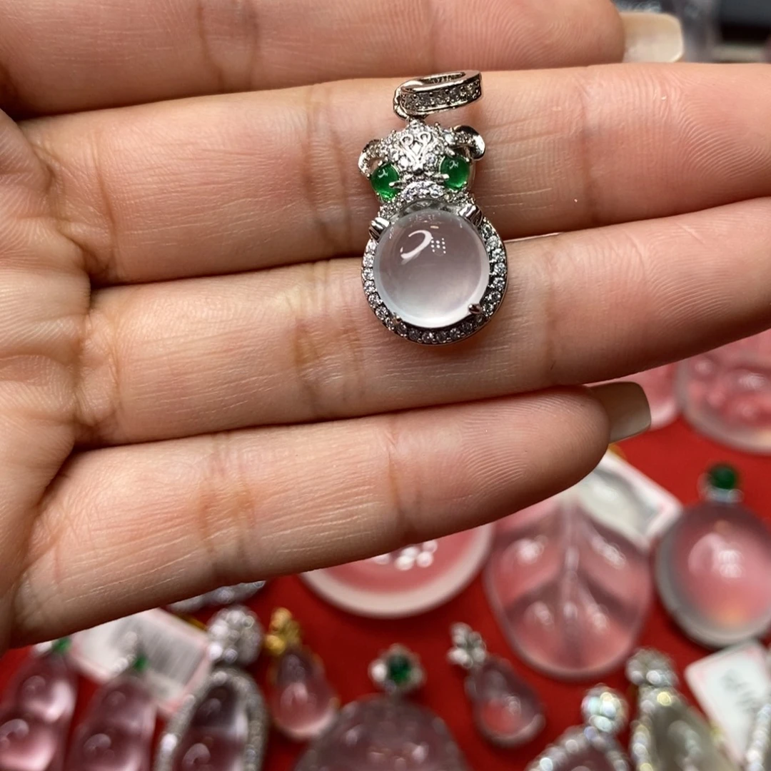 石英质玉合金吊坠赠链
