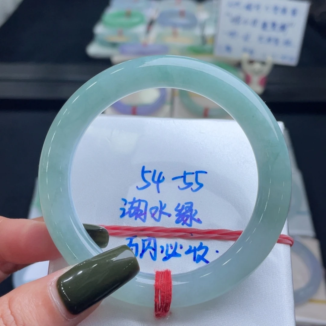 翡翠手镯未镶嵌翡翠手镯