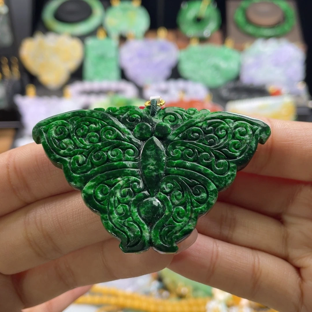 翡翠未镶嵌颈饰待编织