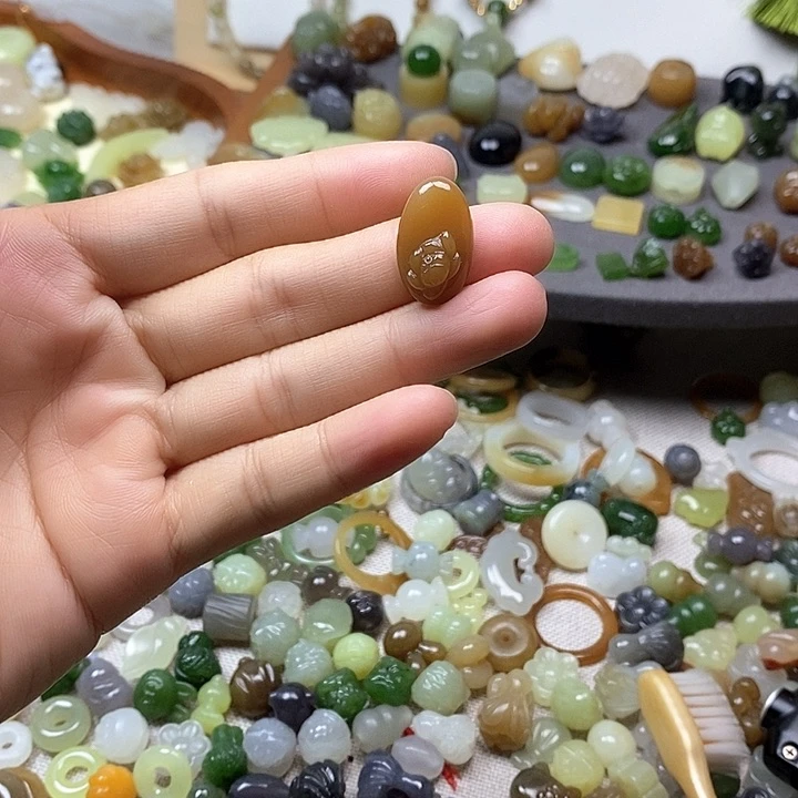 未镶嵌和田玉挂件莲花