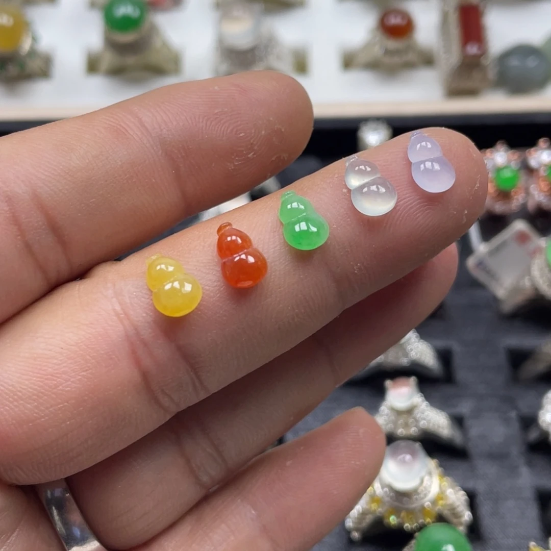 翡翠配石多宝葫芦裸石