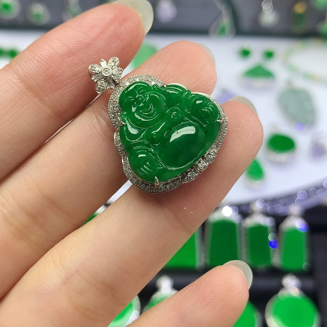 颈饰18K金镶嵌翡翠