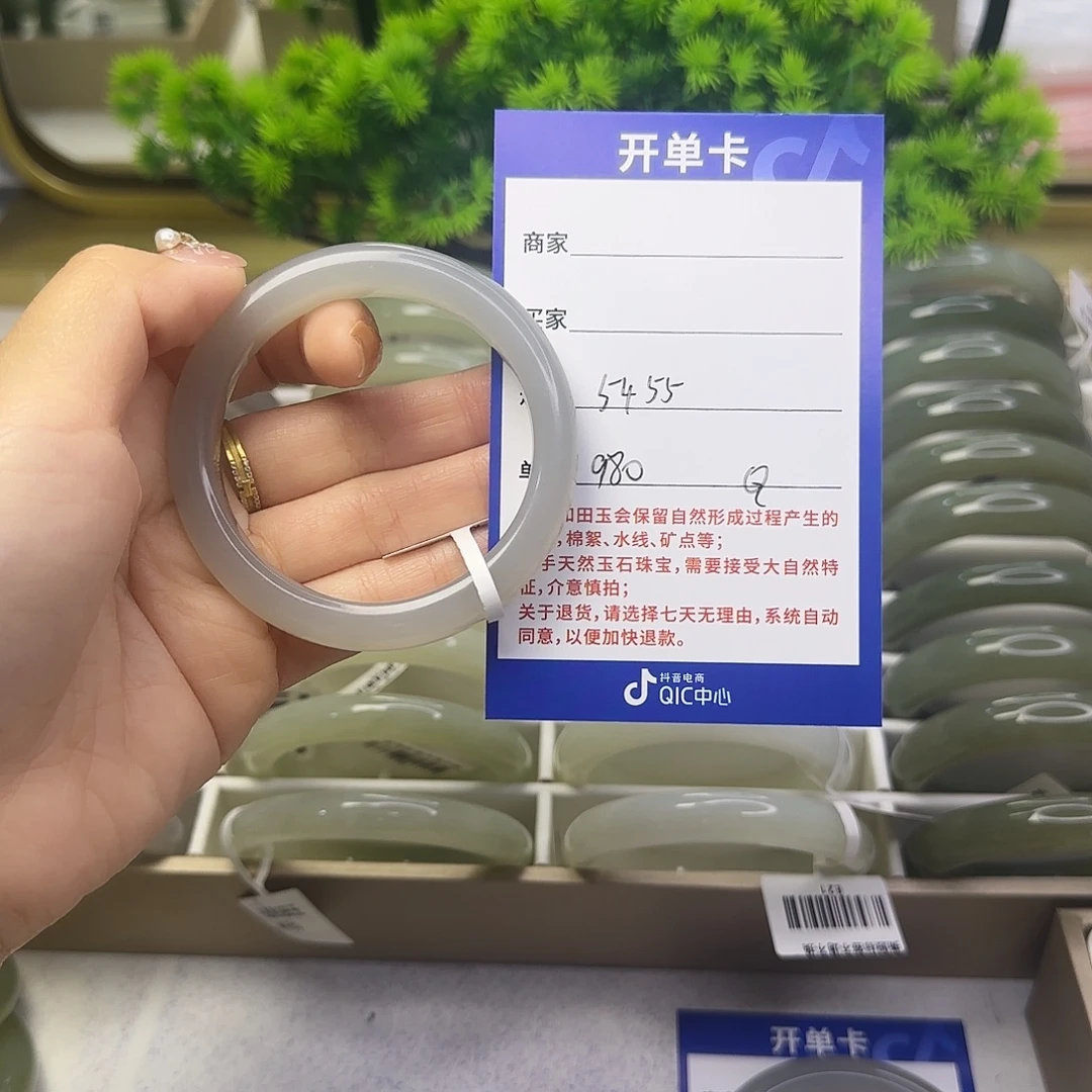 和田玉未镶嵌手镯