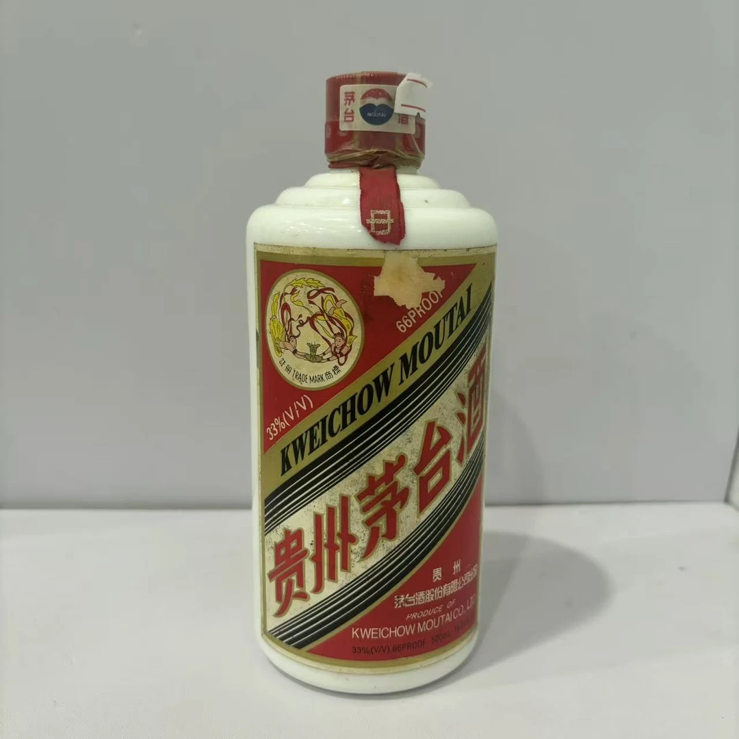 2001年飞天茅台音乐盒 33度500ml 11741 有礼盒