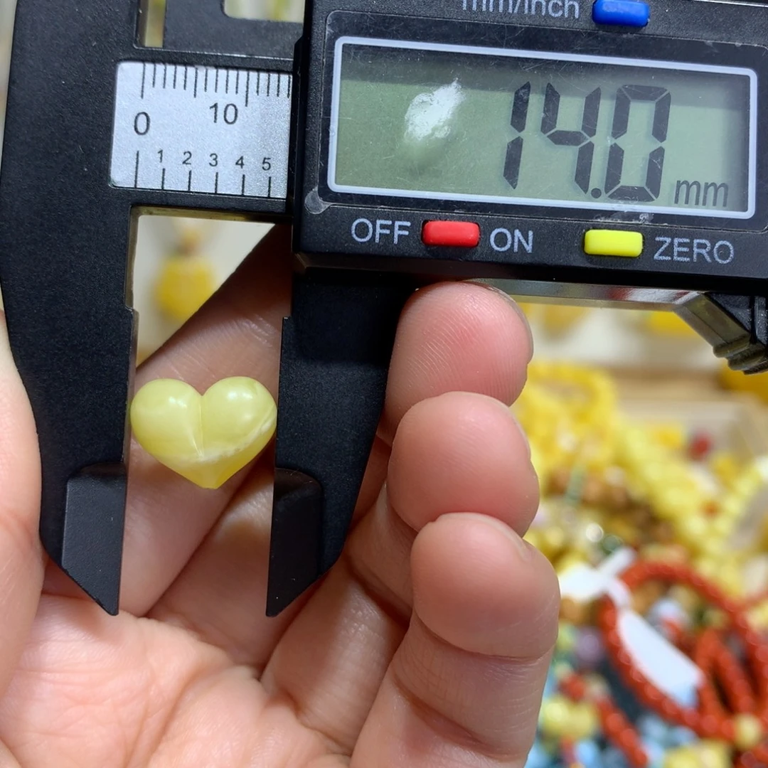 琥珀未镶嵌裸石特价瑕疵