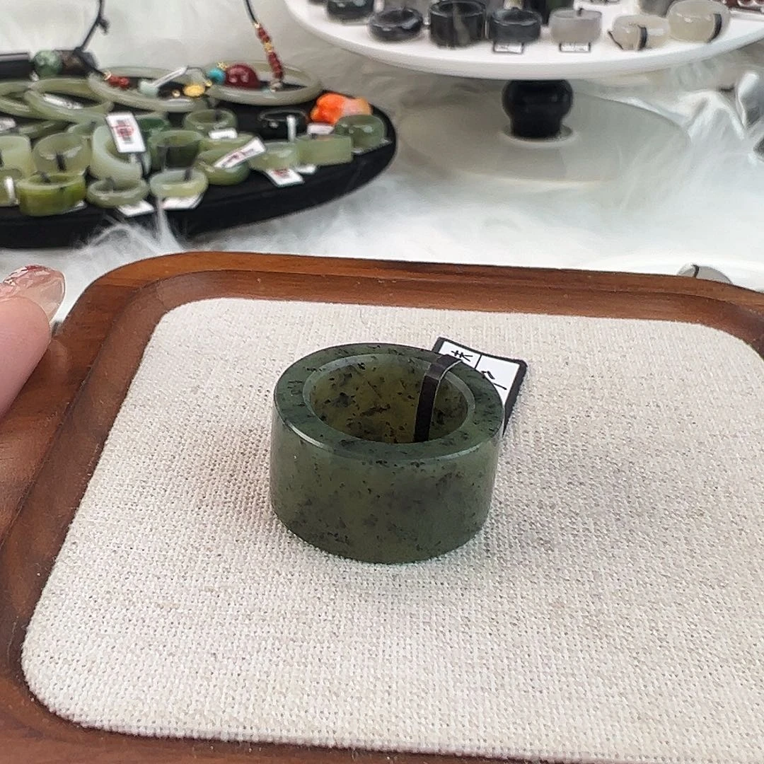 和田玉未镶嵌戒指16.6绿底青花N13