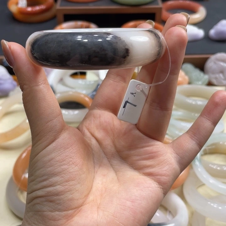 石英岩玉未镶嵌手镯