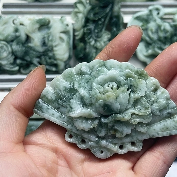 透闪石-蛇纹石玉颈饰未镶嵌