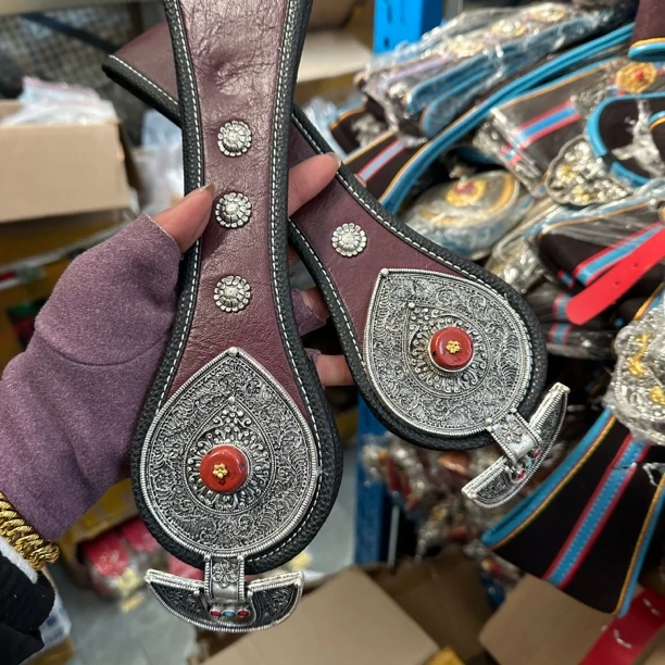 藏式款式女生罗蓉