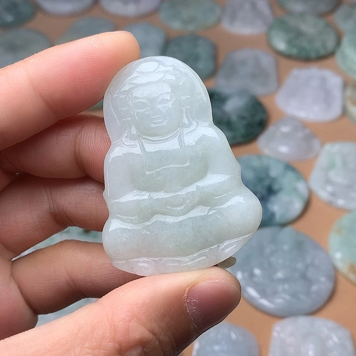 翡翠未镶嵌颈饰观音