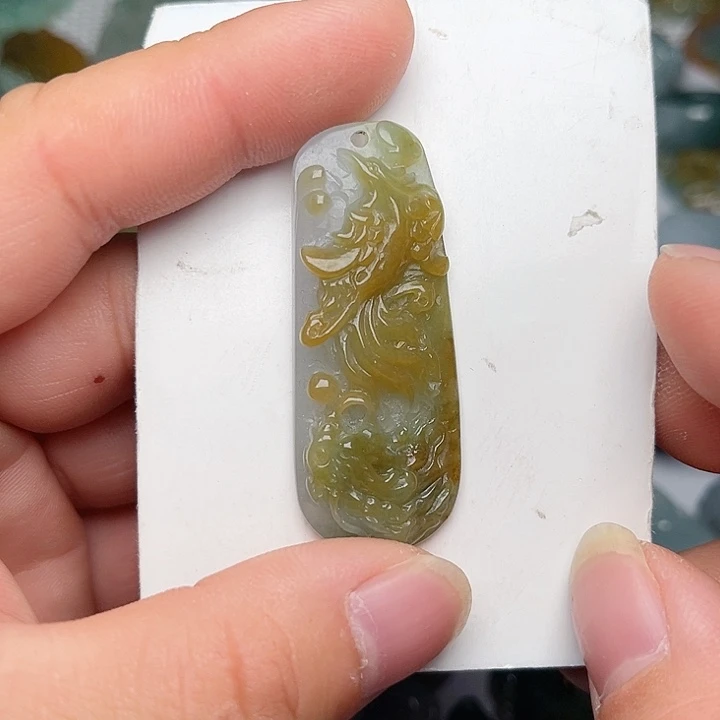 翡翠颈饰未镶嵌龙凤牌