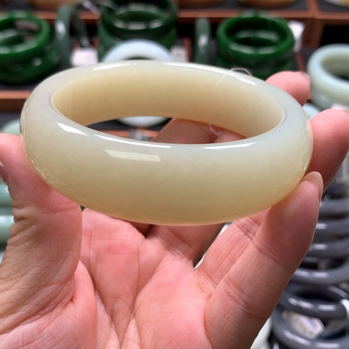 【闪购商品】未镶嵌手镯和田玉