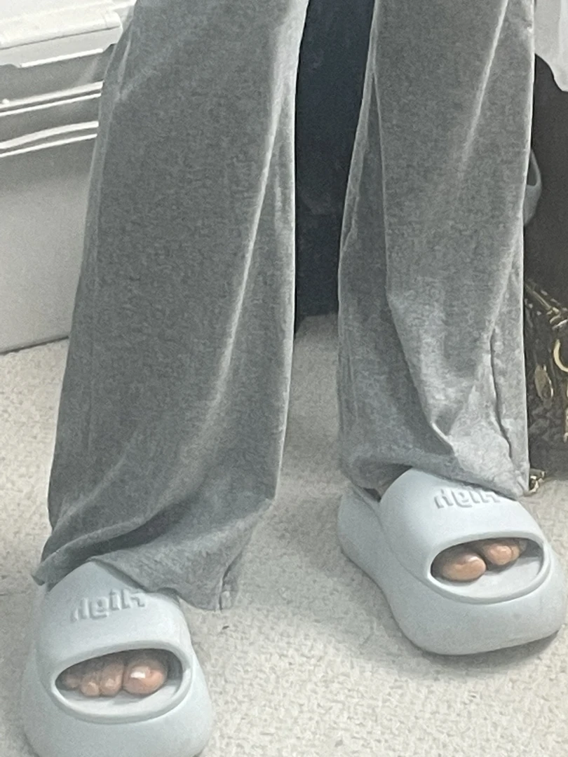 灰色运动裤女直筒休闲针织裤卫裤女款浅色裤子