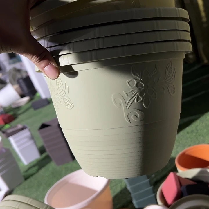 微瑕圆浮雕23外径17高6个盆