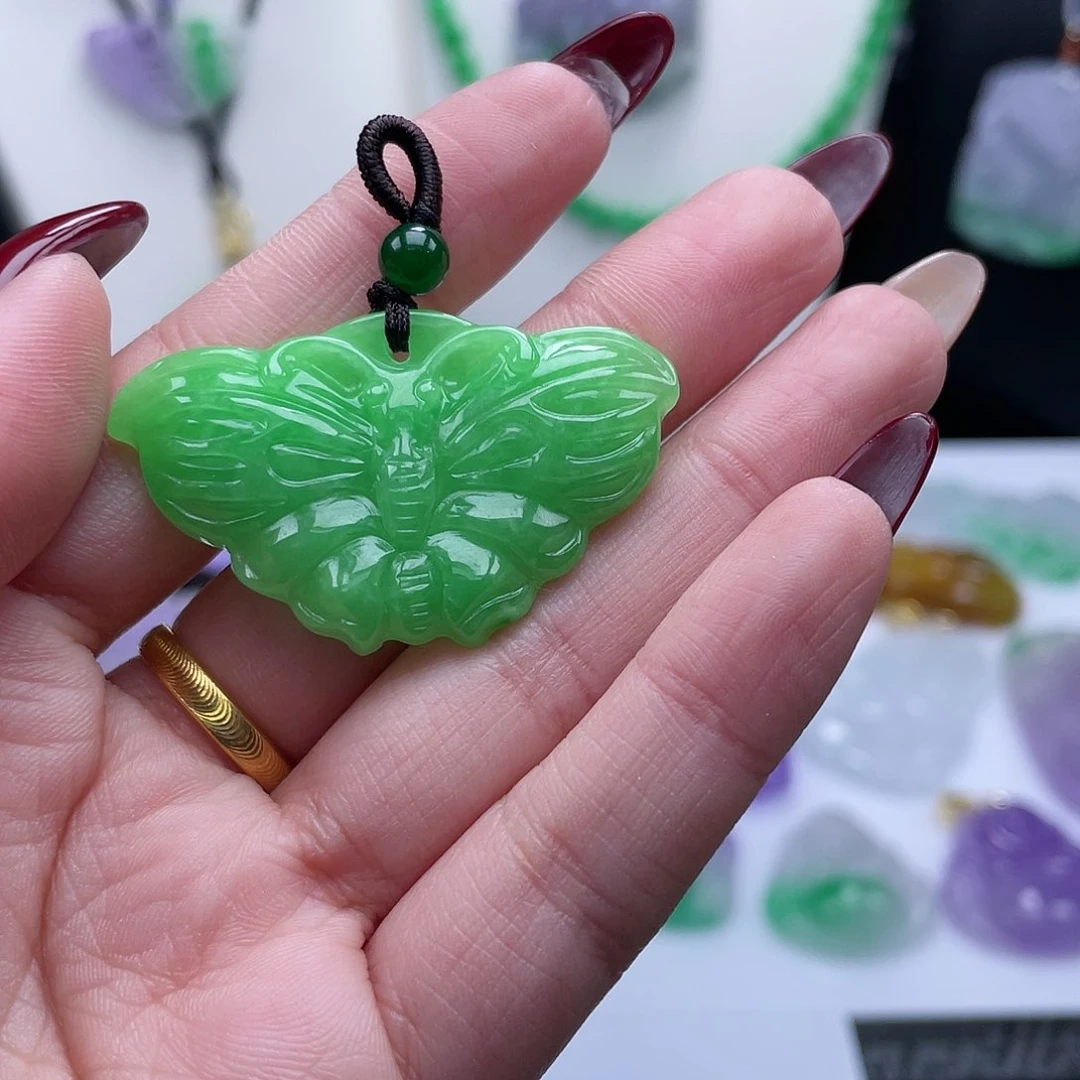 翡翠吊坠(赠链)未镶嵌