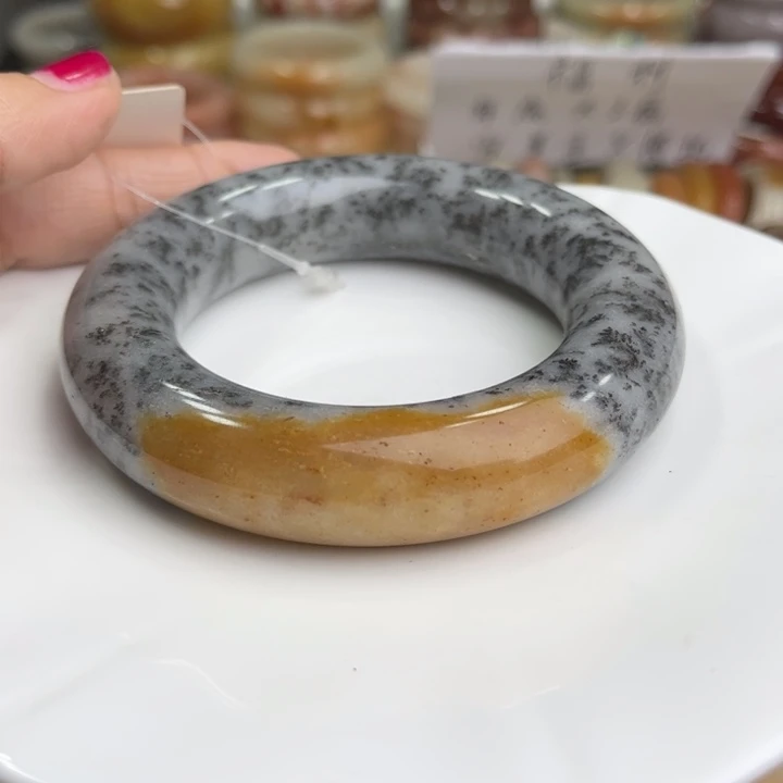 石英质玉圈口58.5未镶嵌燚*