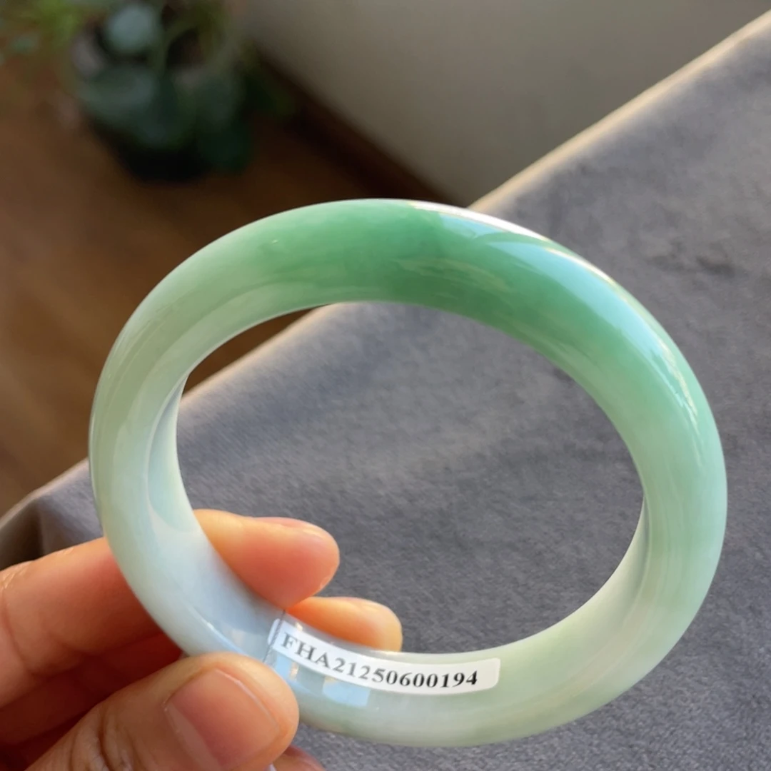 翡翠未镶嵌手镯色镯