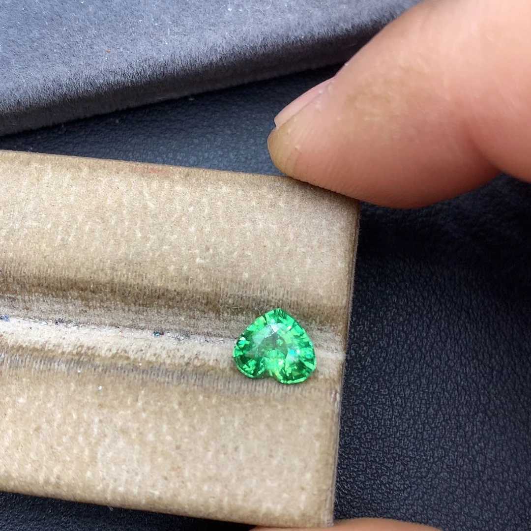 未镶嵌裸石石榴石（沙弗莱）1.11ct