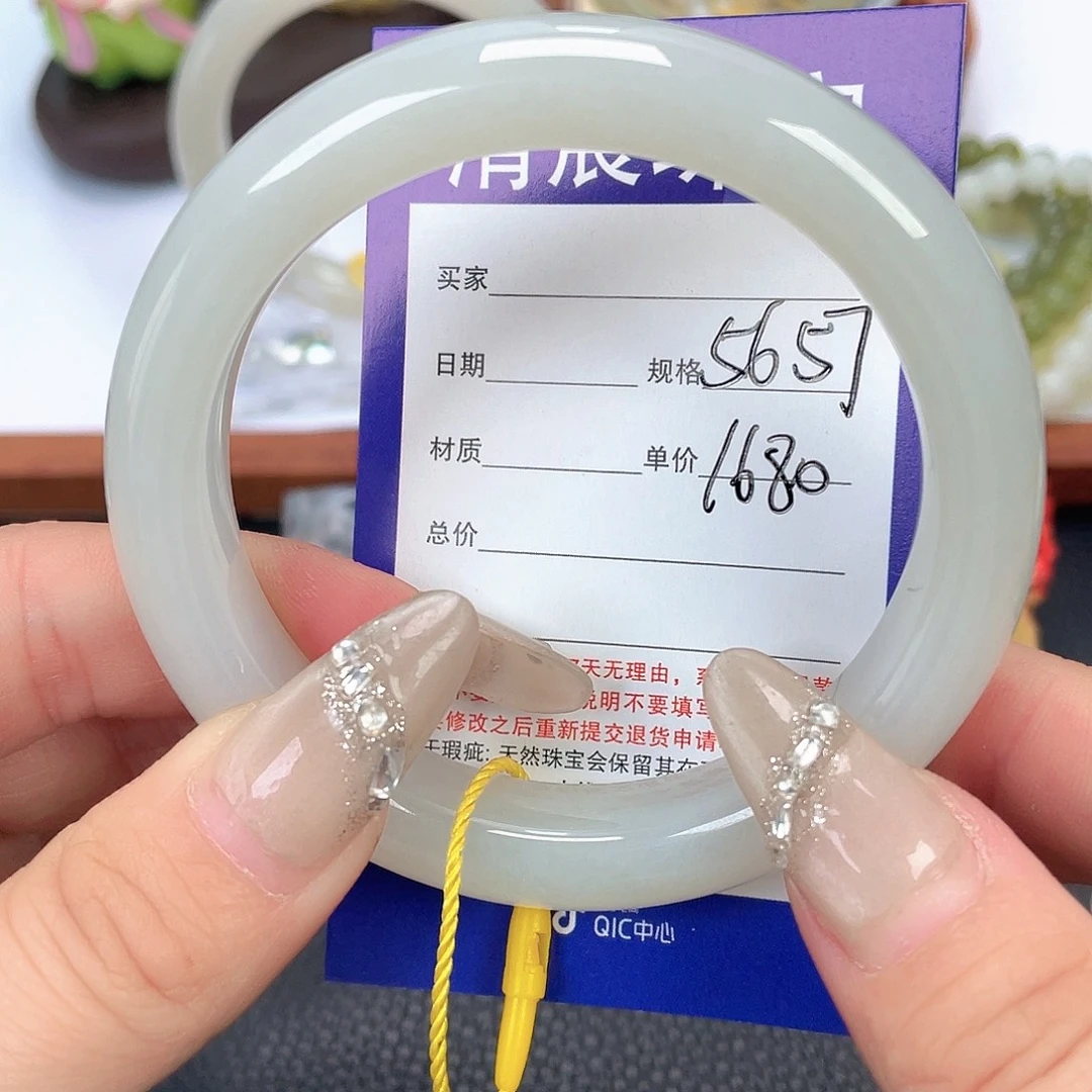 和田玉未镶嵌手镯