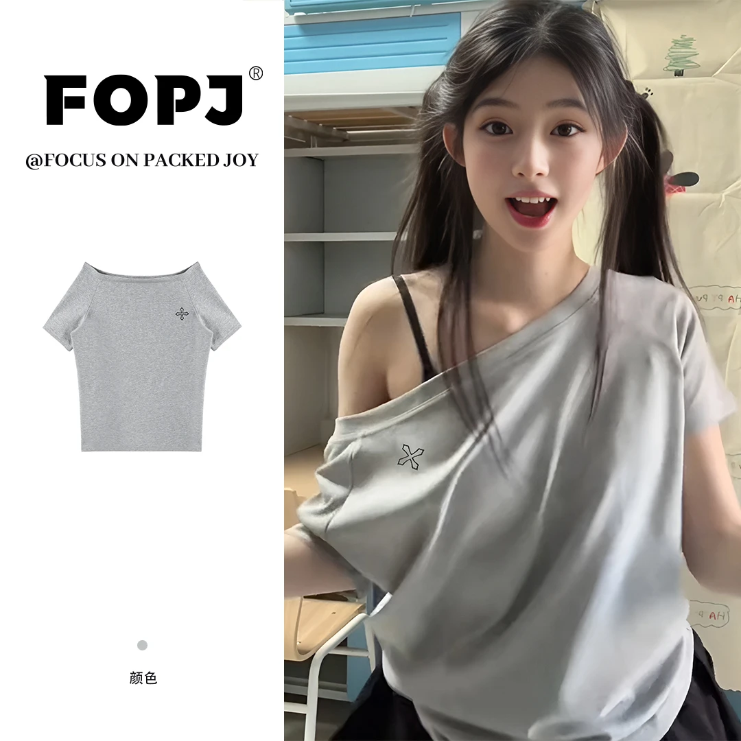 FOPJ夏季时尚百搭学院风斜肩短袖t恤女美式复古设计印花辣妹上衣