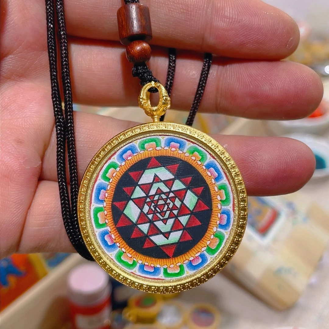 手给吉祥结单面的