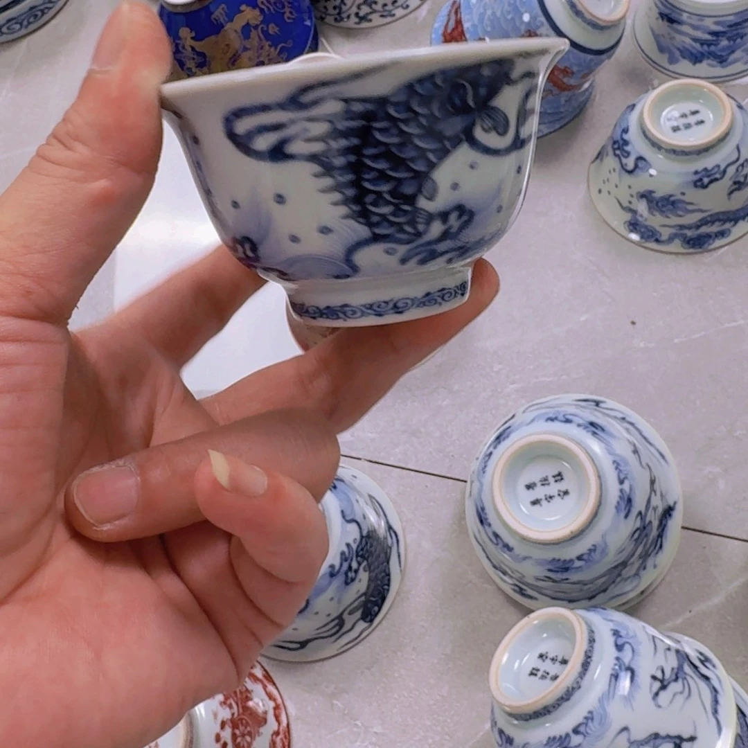 瓷片青花鱼化龙主人杯景德镇
