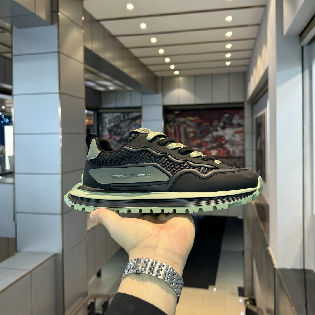 2025春季新款男士休闲鞋时尚百透气网面拼接搭厚底增高运动阿甘鞋