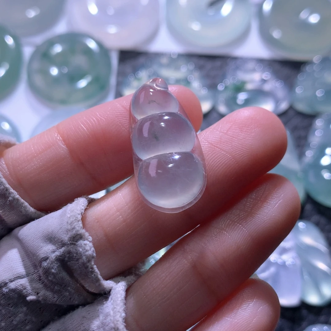 翡翠未镶嵌颈饰豆