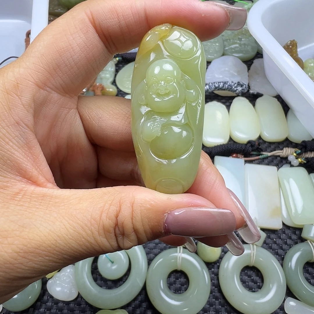 和田玉未镶嵌颈饰卡53